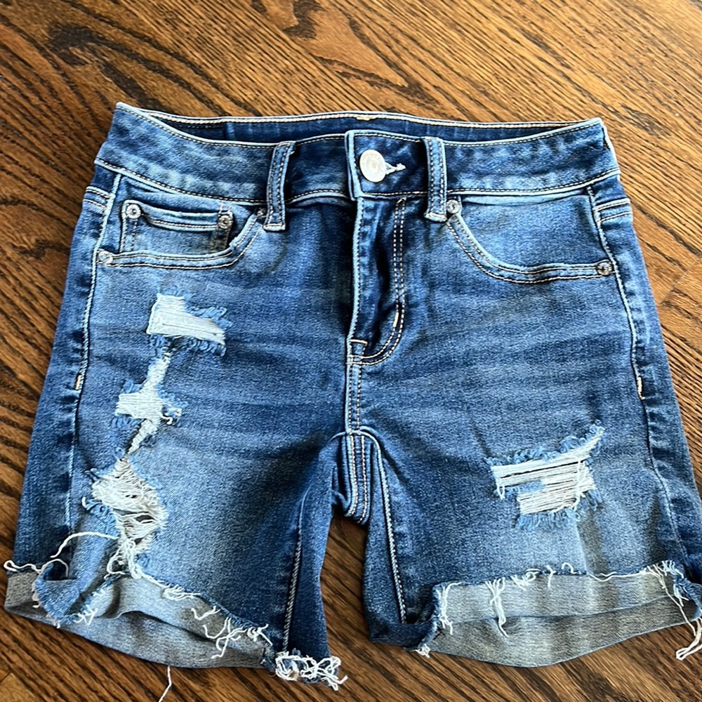 American eagle ripped jean shorts.